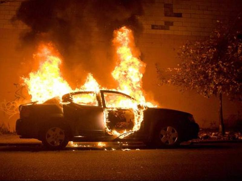 εμπρησμός σε αυτοκίνητο