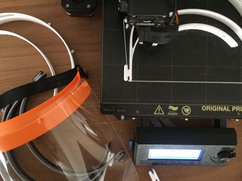 Το 1ο Ε.Κ Πειραιά συμμετέχει στην παραγωγή μέσων ατομικής προστασίας για το νοσοκομειακό προσωπικό