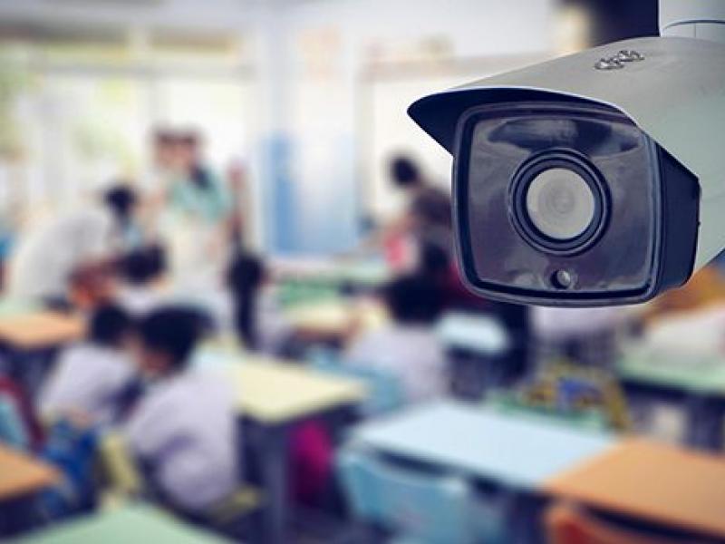Καταγγελία: Σχολάρχες παραβιάζουν την προαιρετικότητα της ζωντανής μετάδοσης και αναγκάζουν ιδιωτικούς εκπαιδευτικούς να κάνουν live streaming