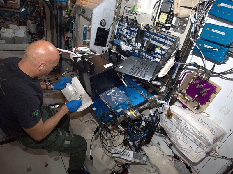 photo_1_astronaut_installing_rubi.png