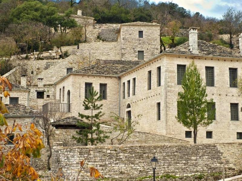 Πώς κτίστηκαν τα σχολεία στο Ζαγόρι πριν 100 χρόνια