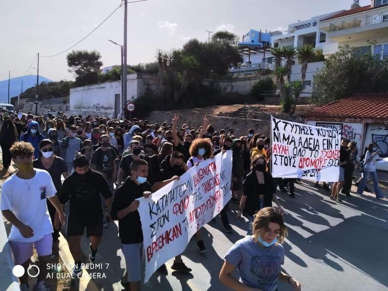 Μαρκόπουλο: Μαθητές και εκπαιδευτικοί διαδήλωσαν μαζικά ζητώντας μέτρα για τα σχολεία