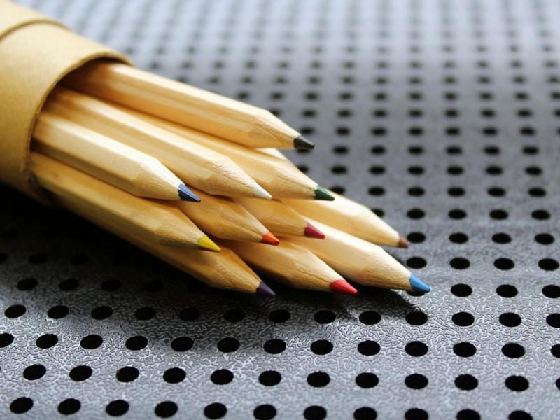 crayons-pencils_molyvia_education_ekpaideusi.jpg
