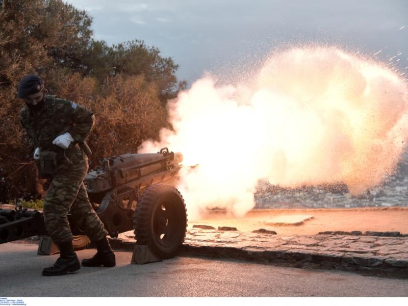 25 Μαρτίου - Βολές από το Λυκαβηττό και στρατιωτική παρέλαση