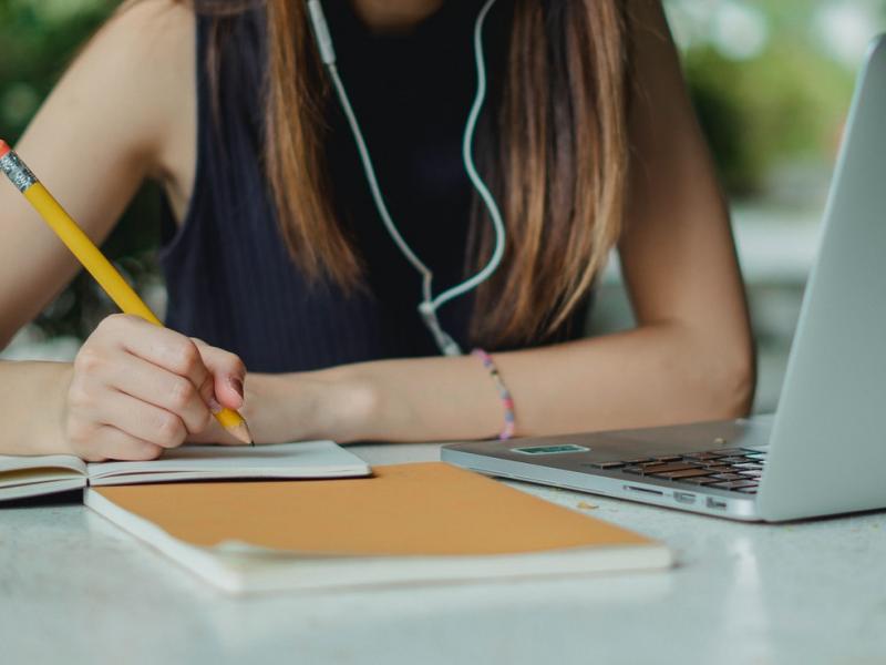 Πανελλήνιες 2021: Πλήρης οδηγός υποψηφίων μέσα από 70+ άρθρα