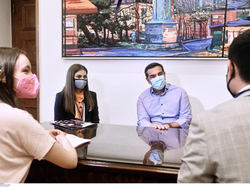 tsipras efiboi vouleutes synantisi