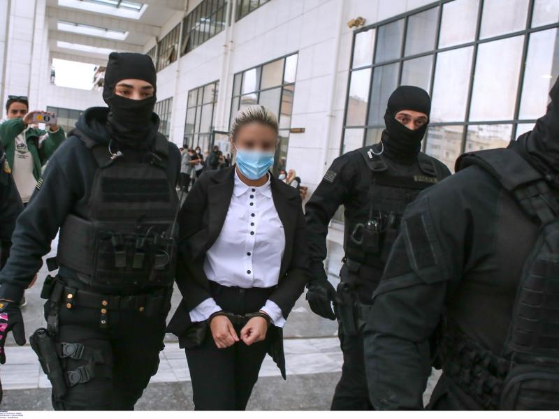 Επίθεση με βιτριόλι: Η Έφη Κακαράντζουλα στη δίκη