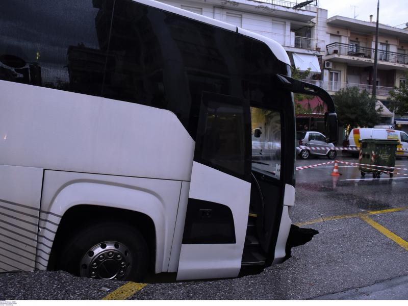 Λεωφορείο στη Θεσσαλονίκη - Κακοκαιρία Μπάλλος