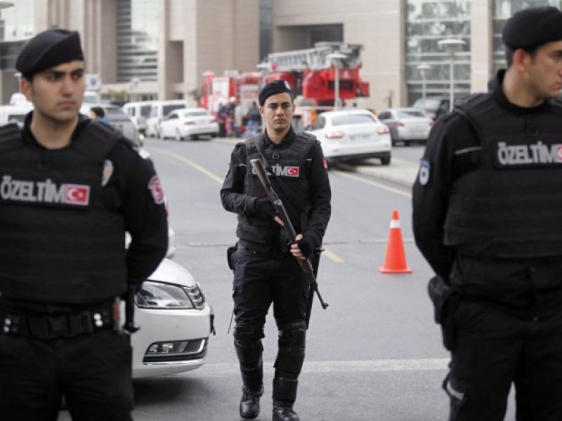 istanbul-gunmen-akp.jpg