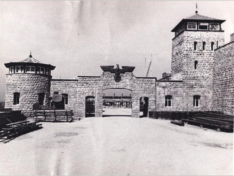 mauthausen_gate.jpg