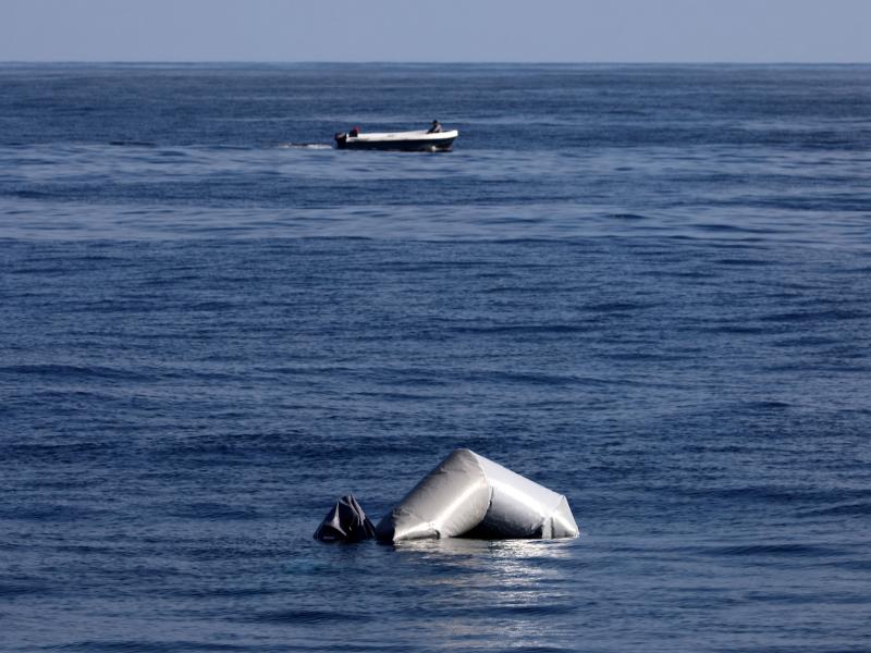 migrant-boat-sink-capsize.jpg