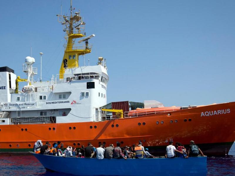 migrants_aquarius.jpg