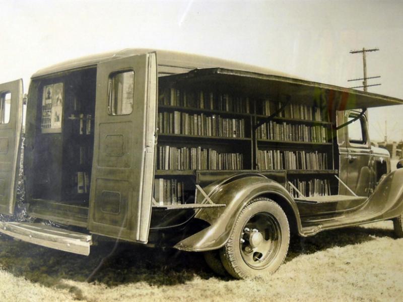pb-101127-bookmobile-cannon_photoblog900.jpg