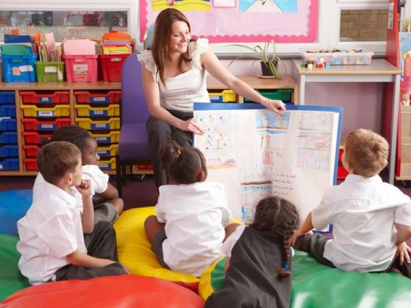 primary-school-children-and-teacher-in-their-classroom_1.jpg