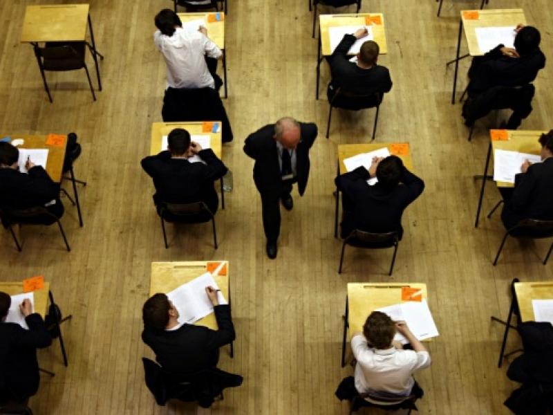 pupils-sitting-an-exam-008_1.jpg