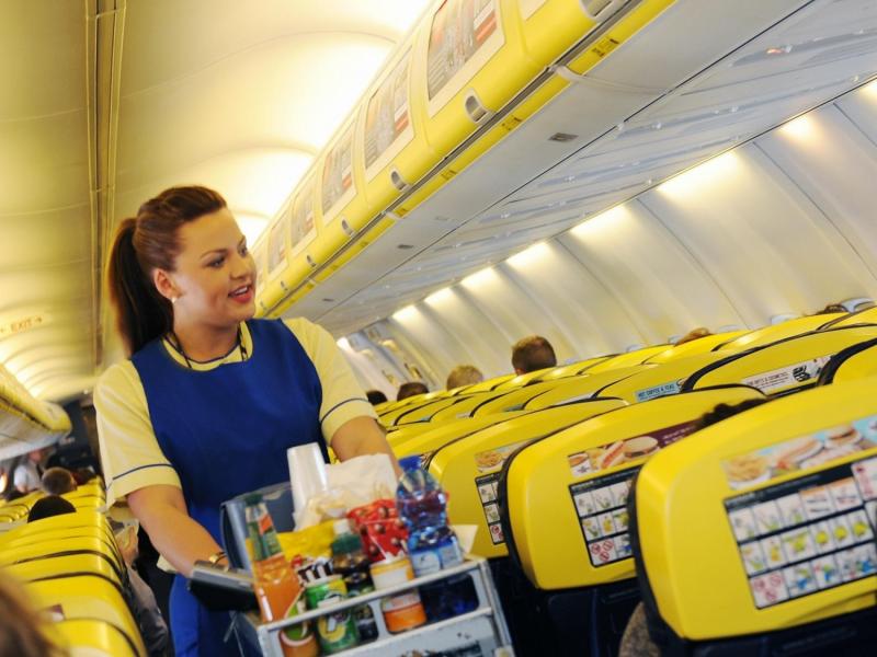 ryanair-cabin-crew-10.jpg