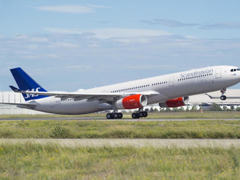 scandinavian-sas-a330-300-ln-rkr-98tko-tls-airbuslrw.jpg