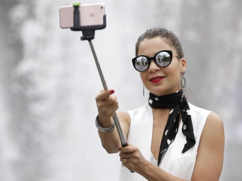 selfie_stick.jpg
