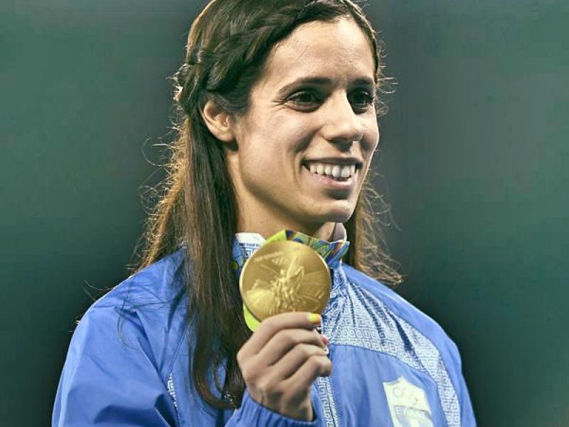 stefanidi-epi-konto-rio-gold-0821_f.jpg