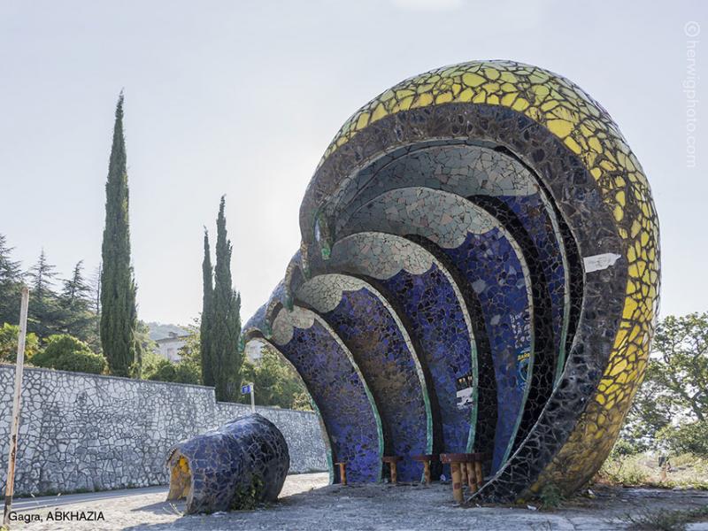 strange-beautiful-bus-stops-soviet-christopher-herwig-26.jpg