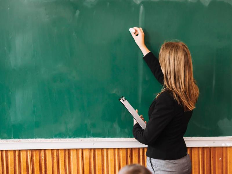 Κομισιόν: «Σχεδόν απεριόριστη η ελευθερία των εκπαιδευτικών στο σχολείο»