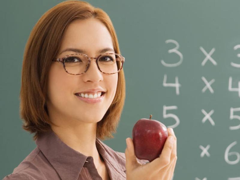 teacher_apple120118_0.jpg