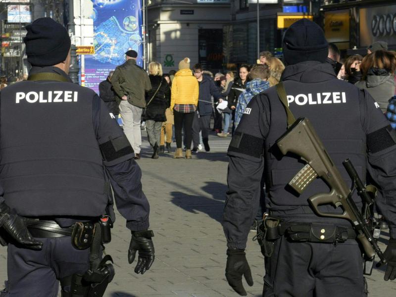 terrorgefahr-polizei-am-silvesterpfad_1451671801263122.jpg