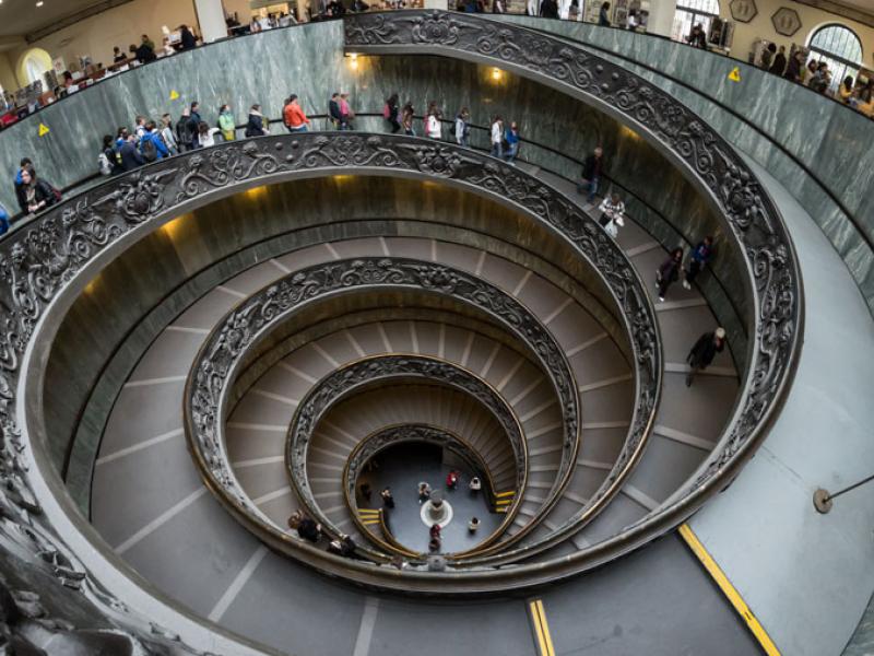 vatican_museums_spiral_staircase_giuseppe-momo.jpg