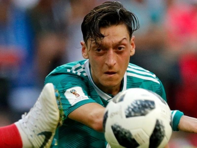 w29-224702ozil.jpg