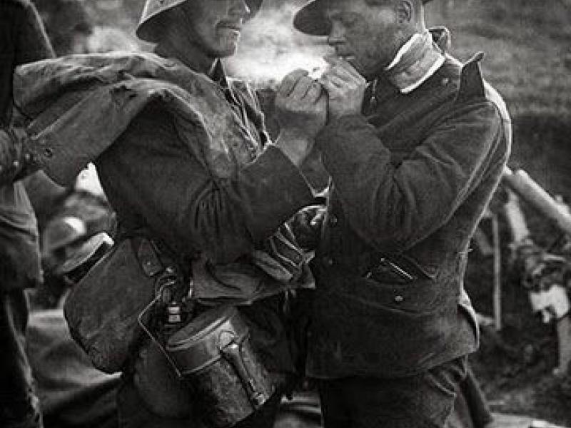 wwi-british-and-german-soldiers-exchange-cigarettes-gifts-and-addresses-during-christmas-truce-1914-361x400.jpg