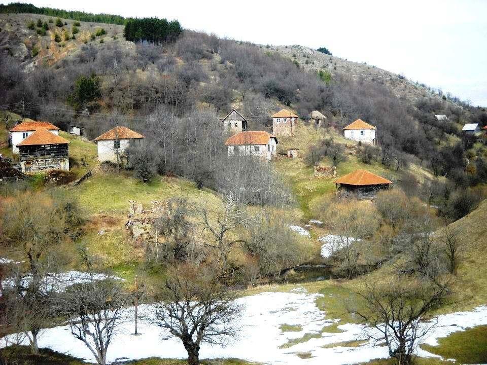 Τα χωριά που έκοψαν τα σύνορα στη μέση. Το παράδειγμα της τουαλέτας