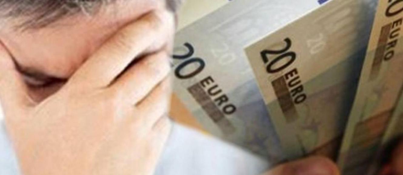 Άνδρας σε απόγνωση, χρήματα στο παρασκήνιο