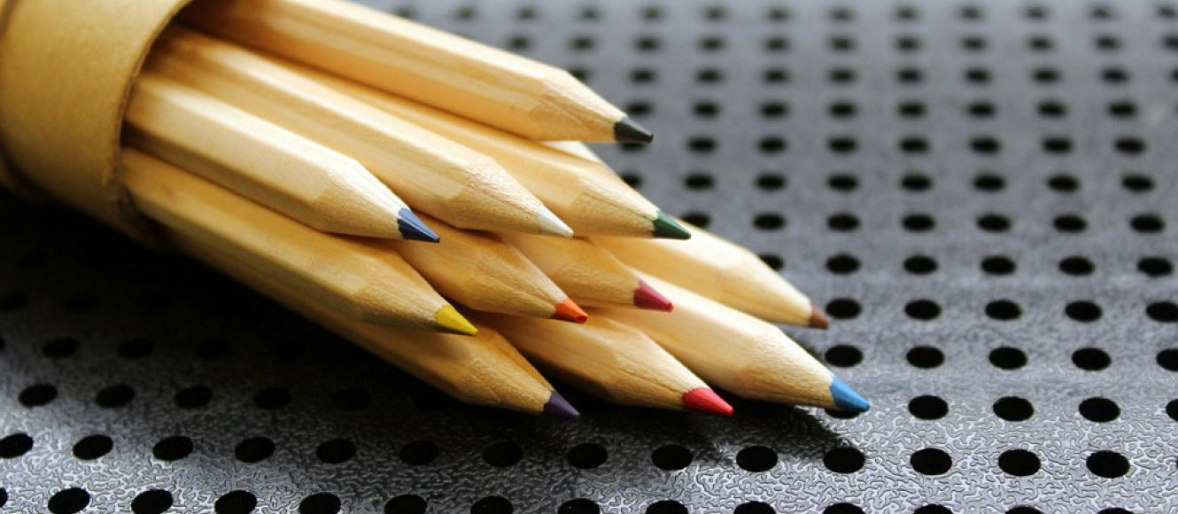 crayons-pencils_molyvia_education_ekpaideusi.jpg