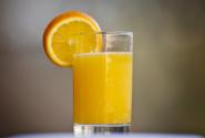 Ποτήρι με χυμό πορτοκαλιού