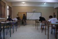 μαθητές που δίνουν πανελλήνιες