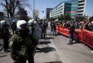 Πορεία στο λιμάνι της Θεσσαλονίκης με παρουσία ΜΑΤ