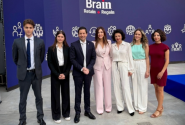 Η Σ. Ζαχαράκη με φοιτητές στο "Brain Retain & Regain"