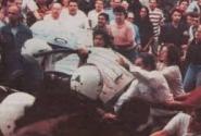 Εκπαιδευτικοί συγκρούονται με τα ΜΑΤ το 1998 για τον διαγωνισμό του ΑΣΕΠ