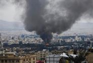 Καπνός σε πόλη του Ιράν μετά την επίθεση του Ισραήλ