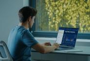 νεος κανει σεμινάριο σε Python και big data analytics