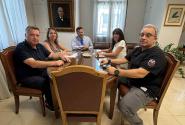 συνάντηση εργασίας μεταξύ της Προέδρου της Ένωσης Εργαζομένων του Υπουργείου Παιδείας - ΕΝΕΡΥΠ, Γεωργίας Μεσολογγίτου, και του Προέδρου του Μετοχικού Ταμείου Πολιτικών Υπαλλήλων (Μ.Τ.Π.Υ.), Άγγελου Δημοσθένους