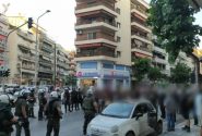 ειρηνική διαμαρτυρία στη Θεσσαλονίκη, έξω από κατάστημα της αλυσίδας YES! STORES