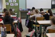 Αίθουσα σχολείου με μαθητές στα θρανία