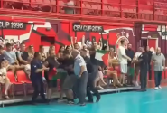 Σημαίες της Παλαιστίνης σε αγώνα βόλευ 