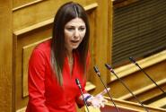 Η υπουργός Παιδείας Σοφία Ζαχαράκη μιλάει στη Βουλή