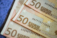 Τρία χαρτονομίσματα των 50 ευρώ στη σειρά