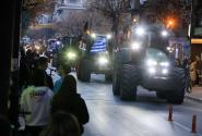 Διαμαρτύρονται οι αγρότες με τρακτέρ