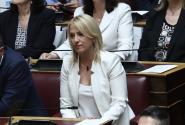 Η Ρένα Δούρου στη Βουλή