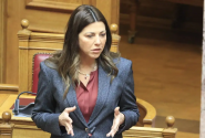 Σοφία Ζαχαράκη στη Βουλή