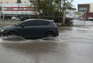 Κακοκαιρία Erminio, αυτοκίνητο σε πλημμύρα 